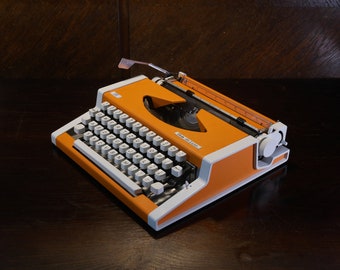 80s UNIS tbm de Luxe Typewriter , classic typewriter, birthday, unusual gift, gifts for students, working , With a case