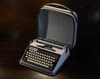 Typewriter Brother Deluxe 1350 vintage portable  made in  Japan, classic typewriter,  unusual gift, gifts for students,