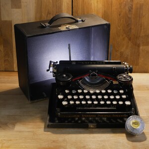 Underwood 3 Bank Typewriter  Rare 1930s Typewriter with case  Working Typewriter  Collectible Typewriter