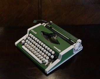 OLYMPIA TRAVELLER Vintage Typewriter 70s Working Typewriter Made in Western Germany  Birthday gifts students Green Typewriter with a case