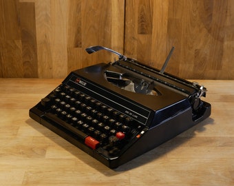 Typewriter Welco 280 De luxe Vintage portable typewriter with case Classic typewriter Unusual gift for writer Black manual typewriter