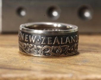 Ring made from New Zealand Half Crown coin from 1933, including ear pendant