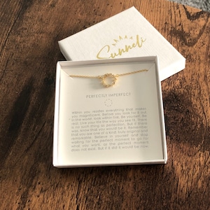 Delicata collana ad anello con biglietto di testo per donna Zircone Argento Sterling 925 rivestito in oro 18k Gioielli semi-fini di Sunneli