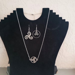 Necklace and earrings set