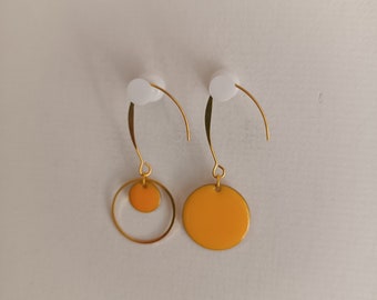 Boucles d'oreilles asymétriques