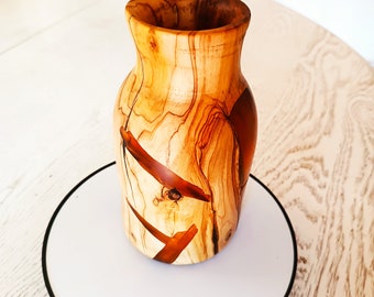 Vase aus Holz und Harz