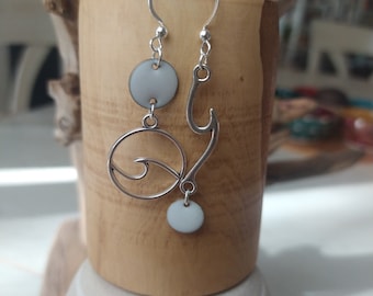 Boucles d'oreilles asymétriques