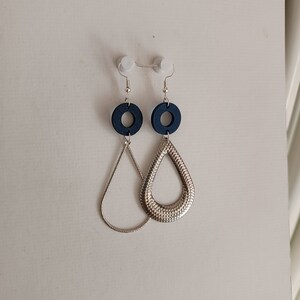 Boucles d'oreilles asymétriques Bleu Marine