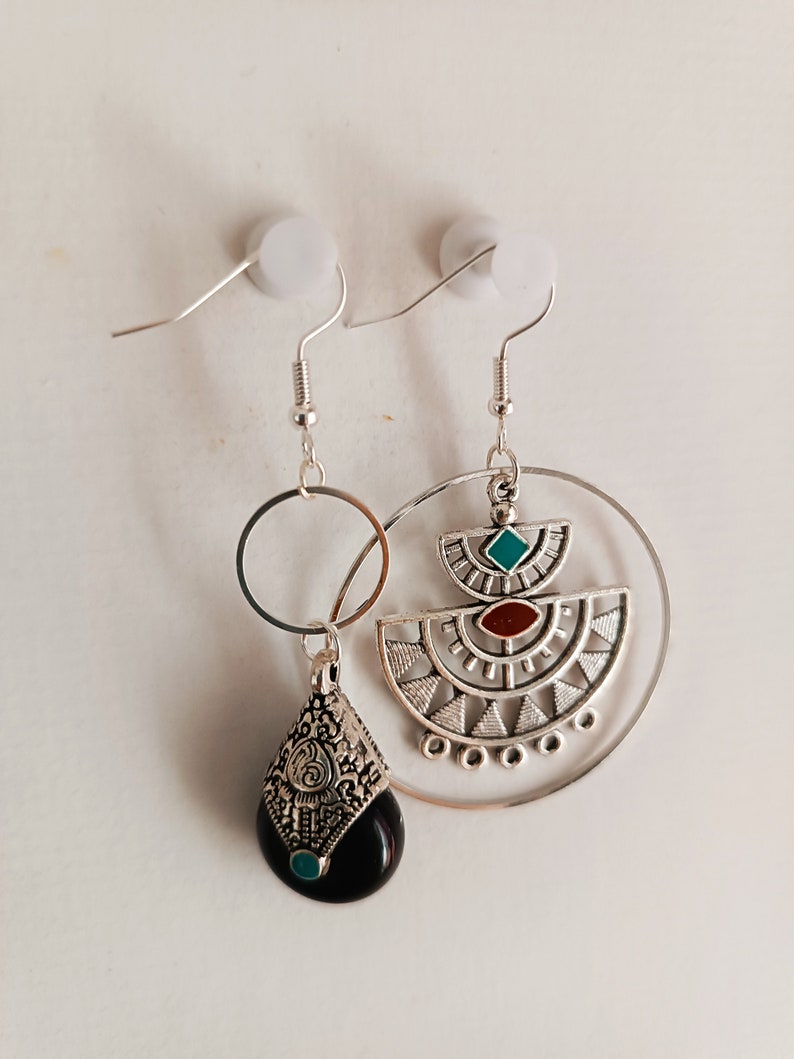 Asymmetrical earrings image 8