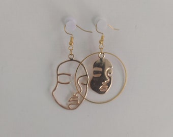 Boucles d'oreilles asymétriques