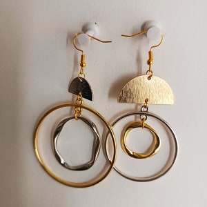 Asymmetrical earrings image 2