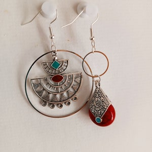 Boucles d'oreilles asymétriques Rouge