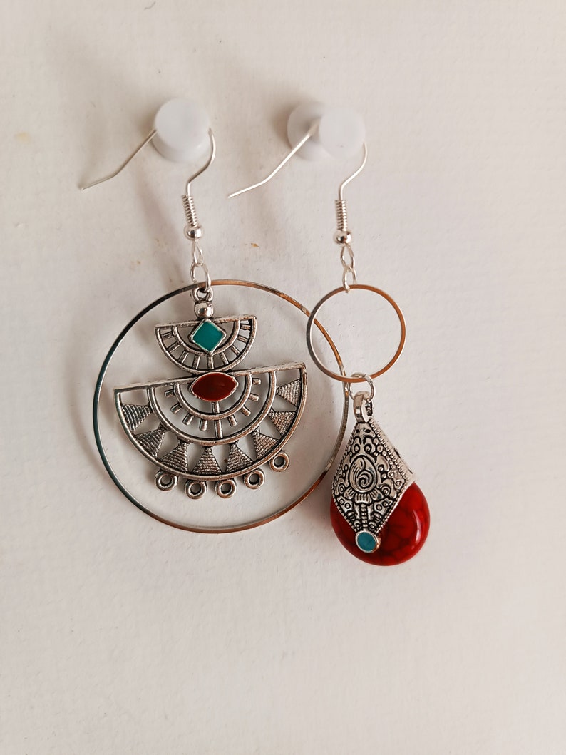 Boucles d'oreilles asymétriques Rouge