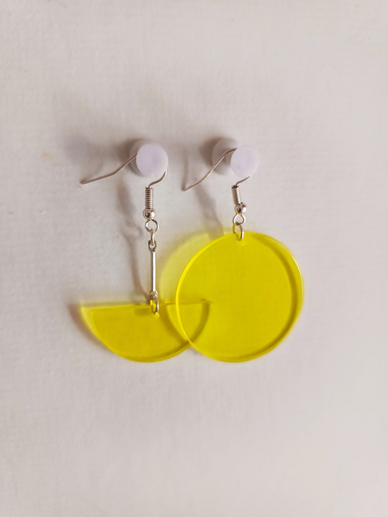 Boucles d'oreilles asymétriques collection été Jaune