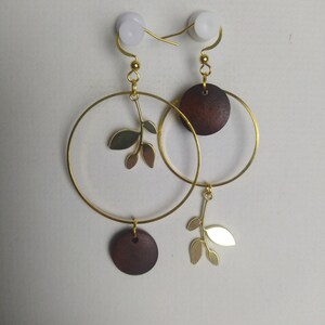 Boucles d'oreilles asymétriques Marron