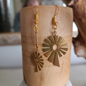 Asymmetrical earrings image 3