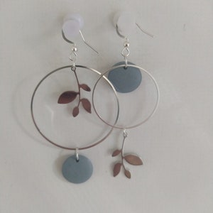 Boucles d'oreilles asymétriques Gris