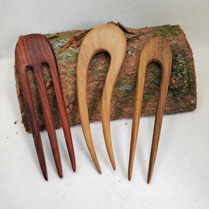 Hand Card Sandalwood Hair Forks