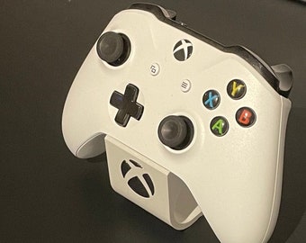 Maximize your gaming space with a stand for your Xbox controller!