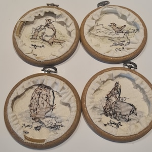 Un joli lot de 4 images brodées Winnie le caca