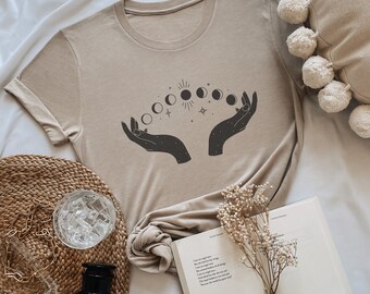 Mondphasen Shirt, Celestial, Sonne Mond Sterne Shirt, Tarot Ästhetik, Vintage Oversized Tee, Boho, Grafik T-Shirt, spirituelles Shirt, Witchy
