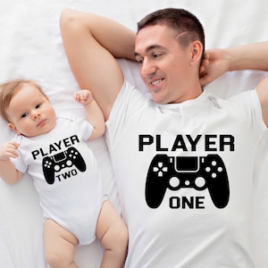 Speler 1 Speler 2 Bijpassende Vader en Baby Shirts UK, Dad Gamer Tshirt, Baby Bodysuit, Vaderdag Shirt 2022 Cadeau, Verjaardagscadeaus voor papa