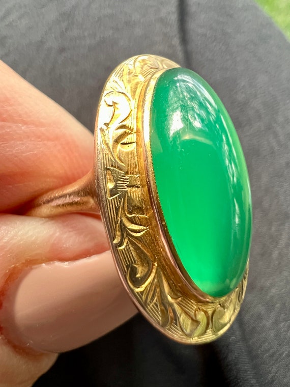 Antique Chrysoprase and Yellow Gold Ring - image 2