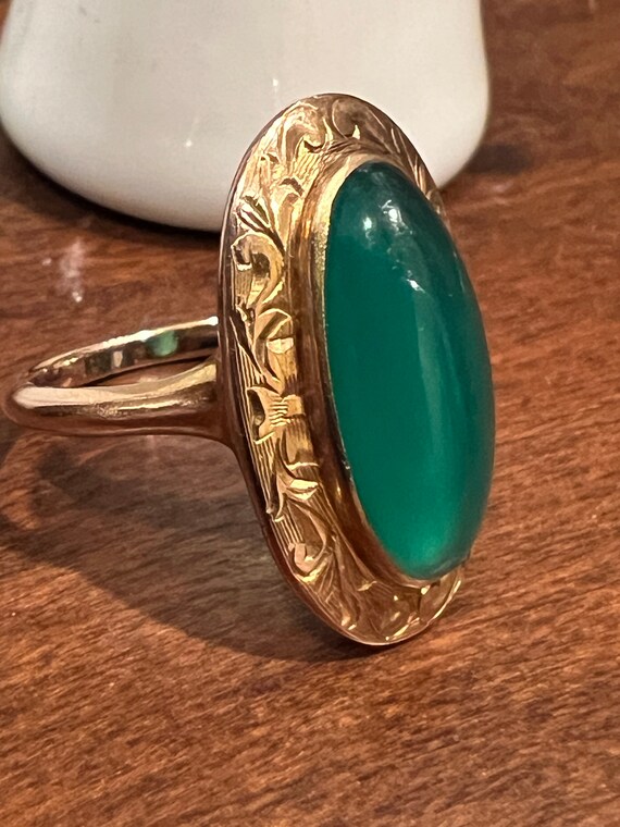 Antique Chrysoprase and Yellow Gold Ring - image 8