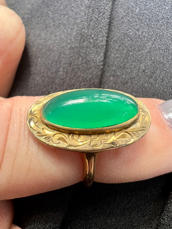 Antique Chrysoprase and Yellow Gold Ring - image 4