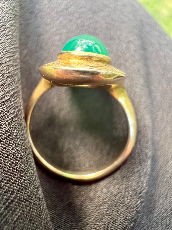 Antique Chrysoprase and Yellow Gold Ring - image 3