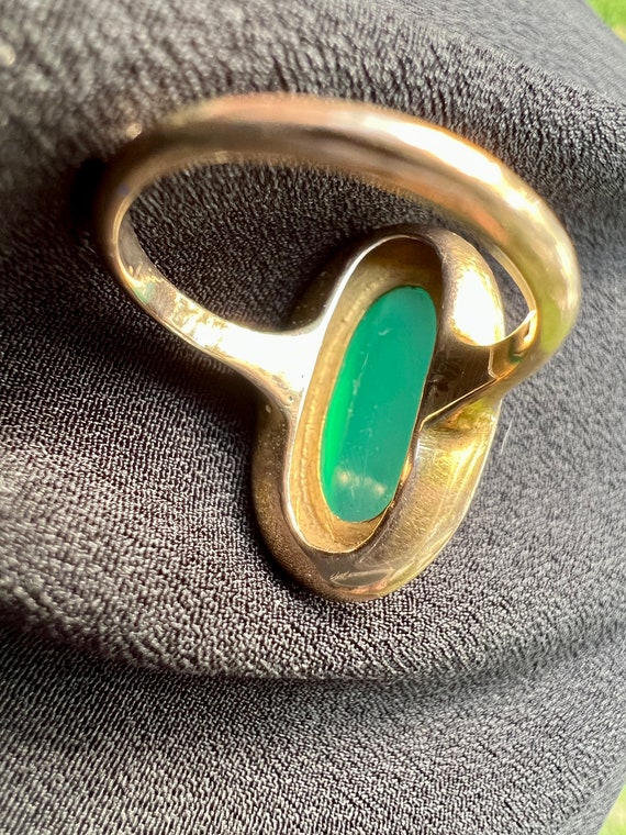 Antique Chrysoprase and Yellow Gold Ring - image 6