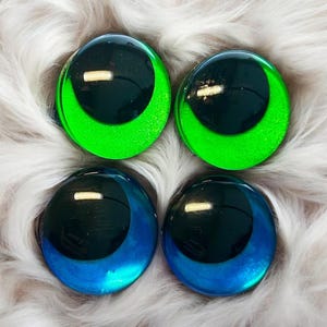 Lot de deux yeux de sécurité verts et bleus : parfaits pour les peluches douces Amigurumi au crochet dragon