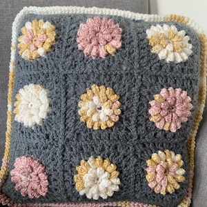 Handgefertigtes Häkelkissen nach Maß 30 x 30 cm