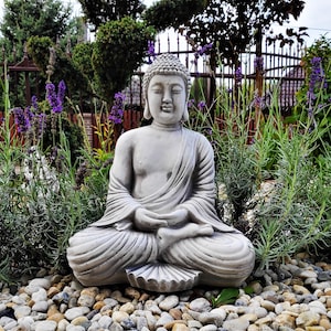 Figura concreta del Buda meditando en Kothu-in