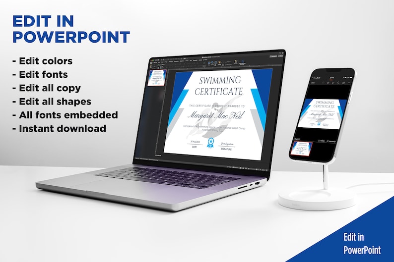 Op de afbeelding: Een laptopcomputer die een blauwe en grijze zwemdiploma-sjabloon in PowerPoint weergeeft. Het certificaat luidt "ZWEMDIPLOMA" en wordt uitgereikt aan "Margaret Mac Neil". De tekst "Bewerken in PowerPoint" wordt onder de afbeelding weergegeven.