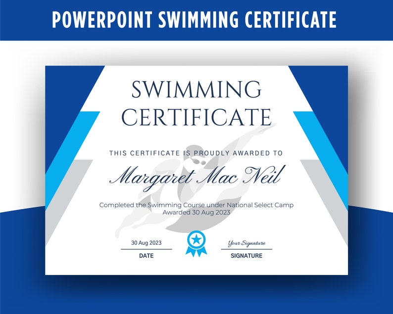 Op de afbeelding: Een blauw en wit zwemdiploma met de tekst "POWERPOINT SWIMMING CERTIFICATE" bovenaan. Het diploma wordt uitgereikt aan "Margaret Mac Neil" voor het voltooien van een zwemcursus onder National Select Camp op 30 augustus 2023.