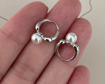 Pendientes de aro minimalistas de plata de ley con perlas