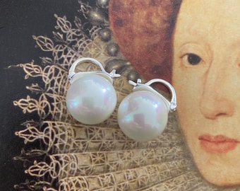Pendientes de aro con perla en plata y oro, pequeños, para dama de honor, para uso diario, de aro, con perla.