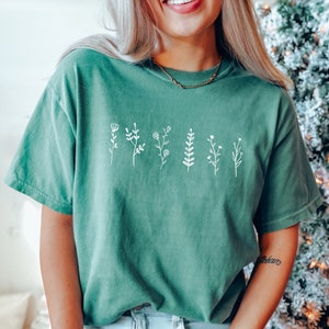 Comfort Colors Flower Shirt, Comfort Colors Flower Sweatshirt, Flower T-Shirt, Spring Shirt, Flower Lover Shirt, Mother's Day Gift