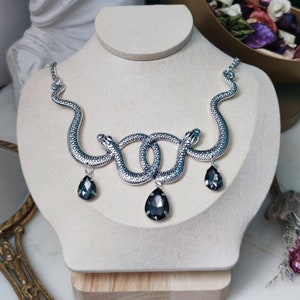 Necklace crossed snakes with semi-precious silver pendant