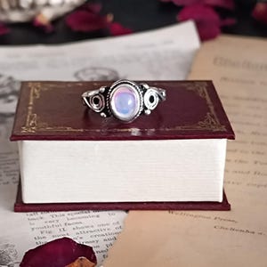 Mystischer Ring Silber mit schimmerndem Stein – Witchy Gothic Silver Ring | Boho Vintage Schmuck | Hexen Ring