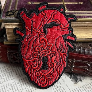 Patch &quot;Heart of Secrets&quot; – Anatomical heart with keyhole | Wicca | Gothic | Alternative | Witchy
