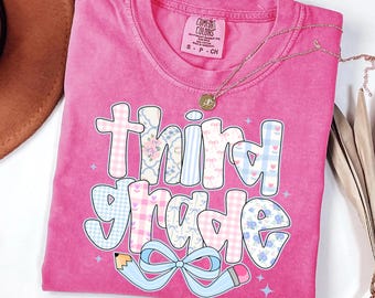 Camisa de maestra de tercer grado con colores cómodos: lazo coqueto para el regreso a clases