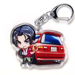 Op de afbeelding: Een rode Honda Civic sleutelhanger met een cartoonfiguur dat een rol tape vasthoudt. De sleutelhanger heeft een zilveren metalen ring.