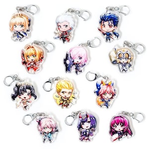 Puede incluir: Conjunto de diez llaveros de personajes de anime coloridos con anillos de llaves plateados. Cada llavero presenta un personaje diferente con un diseño y una pose únicos. Los personajes están representados en un estilo chibi, con cabezas grandes y cuerpos pequeños.