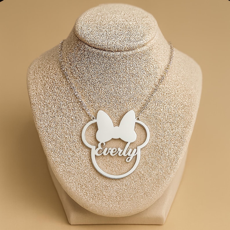 Collar personalizado con nombre de Minnie Mouse en oro de 18 quilates: joyería Disney personalizada para mujeres y niñas. imagen 1