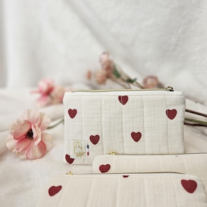 Petites pochettes zippées en coton motif coeur
