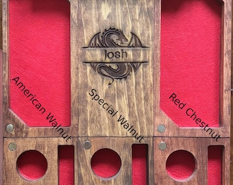Boîte à dés D&D • Fabriquée au Canada • RPG fait main Hero Dice Vault • Plateau de dés en bois de résineux • Rangement miniature • Support pour téléphone et tablette