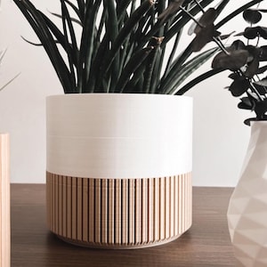 Maceta de madera bicolor, maceta grande con bloques de color, decoración bohemia (hasta 25 cm).