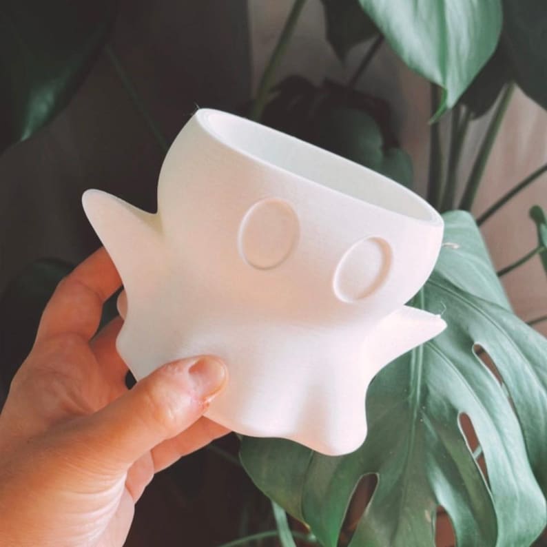 Ghost Plant Pot: Spooky Planter with Drainage image 2